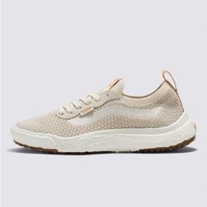 Vans Ultrarange VR3 Shoe in Vintage White (size 9 women’s / 7.5 men’s)